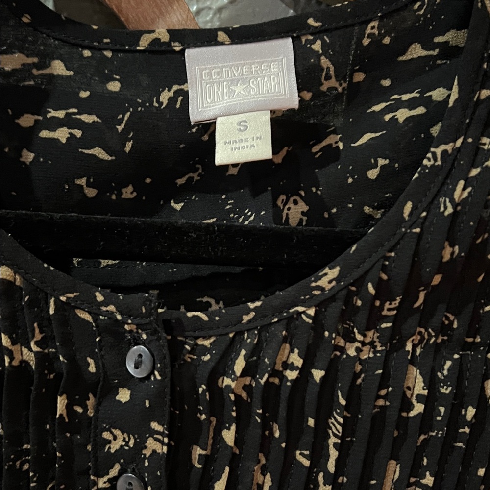 Converse One Star Black & Beige Pebbled blouse - Picture 3 of 4
